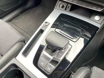 AUDI Q5 2.0 Tdi 40 S Line Suv 5Dr Diesel S Tronic Quattro Euro 6 (S/S) (