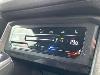 VOLKSWAGEN TIGUAN 1.5 Tsi R-Line Suv 5Dr Petrol Dsg Euro 6 (S/S) (150 Ps)