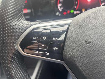 VOLKSWAGEN GOLF 1.5 Etsi 150 R-Line 5Dr Dsg