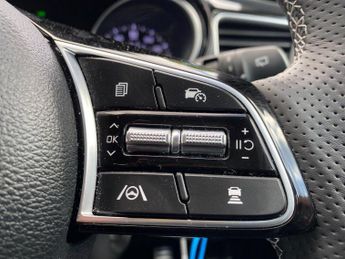 KIA XCEED 1.0T Gdi Isg 113 Gt-Line 5Dr Dct