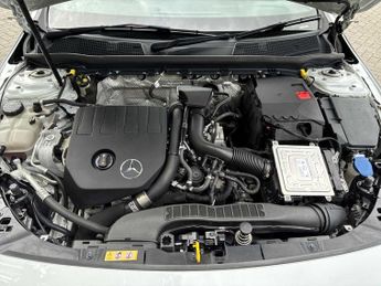 MERCEDES-BENZ CLA Cla 200 Amg Line Premium 5Dr Tip Auto