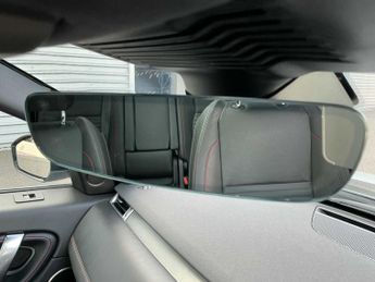 LAND ROVER DISCOVERY SPORT 2.0 D200 R-Dynamic Hse 5Dr Auto