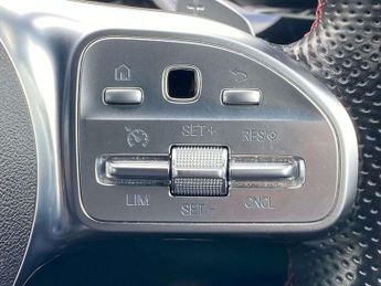 MERCEDES-BENZ CLA Cla 200 Amg Line Premium 4Dr Tip Auto