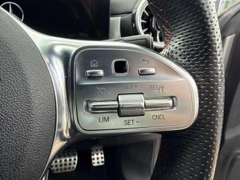 MERCEDES-BENZ CLA Cla 180 Amg Line Premium 4Dr Tip Auto