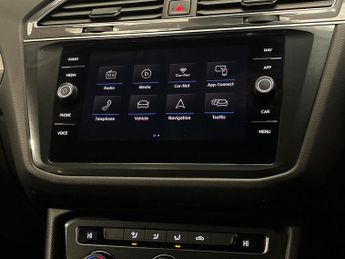 VOLKSWAGEN TIGUAN ALLSPACE 2.0 Tdi Se Nav Suv 5Dr Diesel Dsg 4Motion Euro 6 (S/S) (150 Ps)