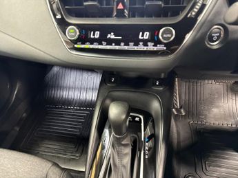 TOYOTA COROLLA 1.8 Vvt-I Hybrid 140 Commercial Auto