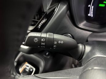 TOYOTA COROLLA 1.8 Vvt-I Hybrid 140 Commercial Auto