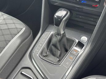 VOLKSWAGEN TIGUAN 2.0 Tdi R-Line 5Dr Dsg