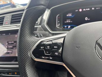 VOLKSWAGEN TIGUAN 2.0 Tdi R-Line 5Dr Dsg