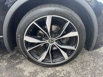 VOLKSWAGEN TIGUAN 2.0 Tdi R-Line 5Dr Dsg