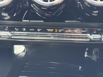 MERCEDES-BENZ CLA Cla 220D Amg Line Premium 4Dr Tip Auto