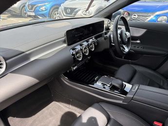 MERCEDES-BENZ CLA Cla 220D Amg Line Premium 4Dr Tip Auto