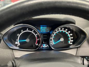 FORD FIESTA 1.6 Zetec Hatchback 5Dr Petrol Powershift Euro 5 (105 Ps)