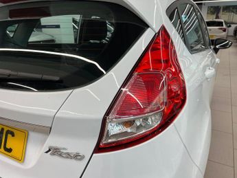 FORD FIESTA 1.6 Zetec Hatchback 5Dr Petrol Powershift Euro 5 (105 Ps)