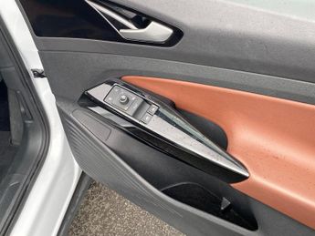 VOLKSWAGEN ID.4 Pure 52Kwh Life Suv 5Dr Electric Auto (148 Ps)