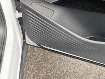 VOLKSWAGEN ID.4 Pure 52Kwh Life Suv 5Dr Electric Auto (148 Ps)