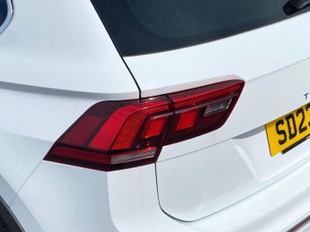 VOLKSWAGEN TIGUAN 1.5 Tsi R-Line Suv 5Dr Petrol Dsg Euro 6 (S/S) (150 Ps)