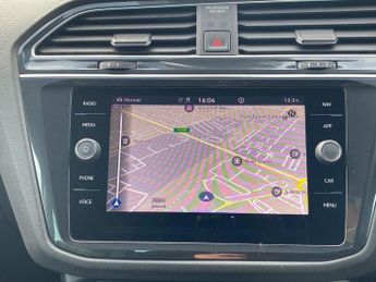 VOLKSWAGEN TIGUAN 1.5 Tsi R-Line Suv 5Dr Petrol Dsg Euro 6 (S/S) (150 Ps)