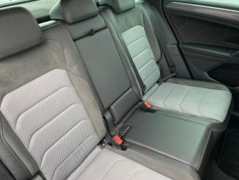 VOLKSWAGEN TIGUAN 1.5 Tsi Evo R-Line Tech Suv 5Dr Petrol Dsg Euro 6 (S/S) (150 Ps)