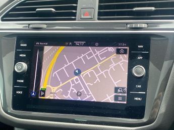 VOLKSWAGEN TIGUAN 1.5 Tsi R-Line Suv 5Dr Petrol Dsg Euro 6 (S/S) (150 Ps)