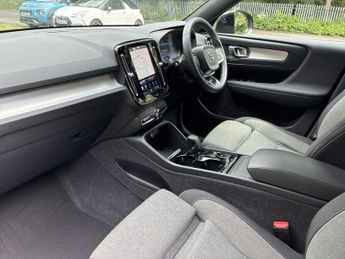 VOLVO XC40 2.0 B3P Plus Dark 5Dr Auto