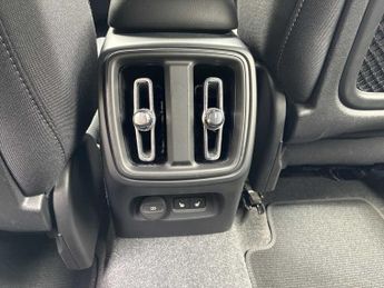 VOLVO XC40 2.0 B3P Plus Dark 5Dr Auto