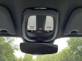 VOLVO XC40 2.0 B3P Plus Dark 5Dr Auto