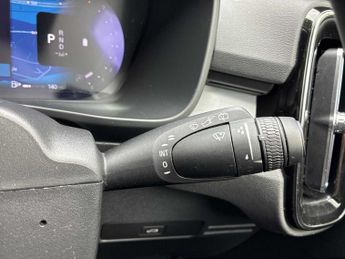 VOLVO XC40 2.0 B3P Plus Dark 5Dr Auto