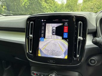 VOLVO XC40 2.0 B3P Plus Dark 5Dr Auto
