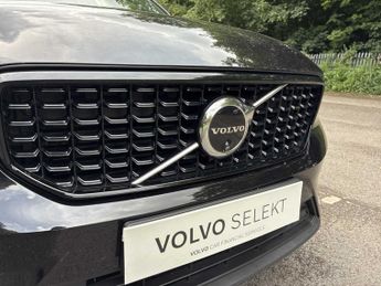 VOLVO XC40 2.0 B3P Plus Dark 5Dr Auto