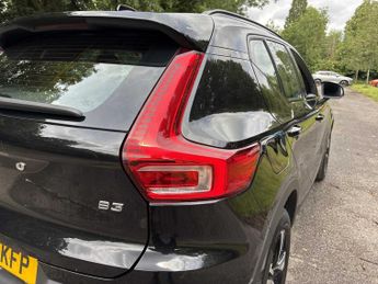 VOLVO XC40 2.0 B3P Plus Dark 5Dr Auto