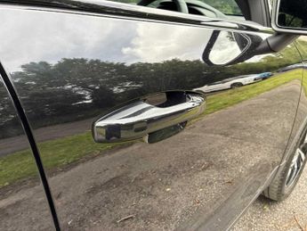 VOLVO XC40 2.0 B3P Plus Dark 5Dr Auto