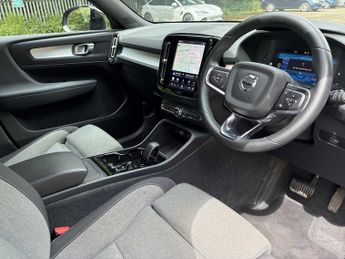VOLVO XC40 2.0 B3P Plus Dark 5Dr Auto