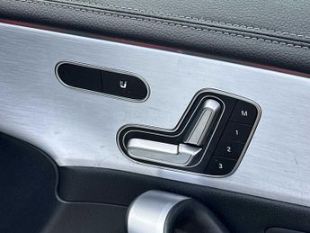 MERCEDES-BENZ CLA Cla 180 Amg Line Premium Plus 4Dr Tip Auto