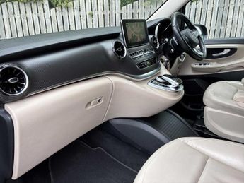 MERCEDES-BENZ V CLASS V300 D Amg Line 5Dr 9G-Tronic [Extra Long]