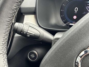 VOLVO XC40 2.0 B3P Plus Dark 5Dr Auto