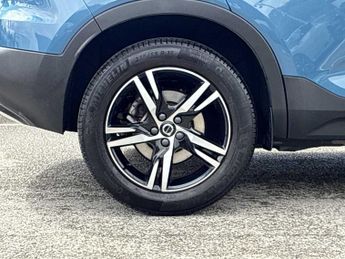 VOLVO XC40 2.0 B3P Plus Dark 5Dr Auto