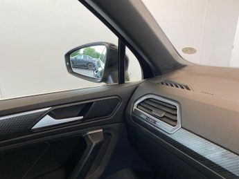 VOLKSWAGEN TIGUAN 2.0 Tdi R-Line Suv 5Dr Diesel Dsg Euro 6 (S/S) (150 Ps)