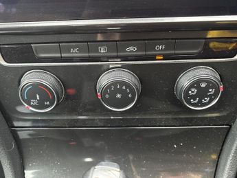 VOLKSWAGEN GOLF 1.6 Tdi Se [Nav] 5Dr Dsg