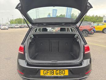VOLKSWAGEN GOLF 1.6 Tdi Se [Nav] 5Dr Dsg