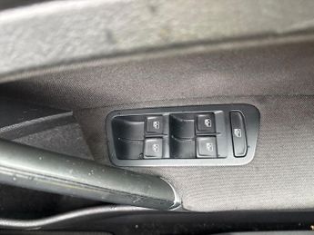 VOLKSWAGEN GOLF 1.6 Tdi Se [Nav] 5Dr Dsg