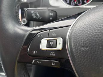 VOLKSWAGEN GOLF 1.6 Tdi Se [Nav] 5Dr Dsg