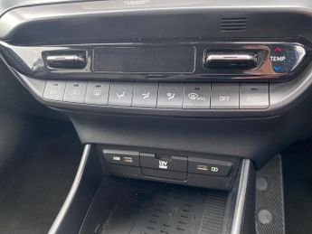 HYUNDAI BAYON 1.0 T-Gdi Mhev Premium Suv 5Dr Petrol Hybrid Dct Euro 6 (S/S) (1