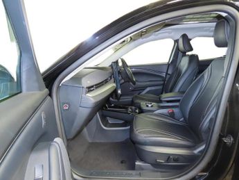 FORD MUSTANG MACH-E Standard Range 70Kwh Suv 5Dr Electric Automatic (269 Ps)