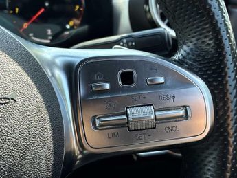 MERCEDES-BENZ CLA Cla 180 Amg Line Premium 4Dr Tip Auto