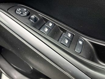 VAUXHALL GRANDLAND X 1.5 Turbo D Sri Nav 5Dr Auto