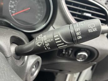 VAUXHALL GRANDLAND X 1.5 Turbo D Sri Nav 5Dr Auto