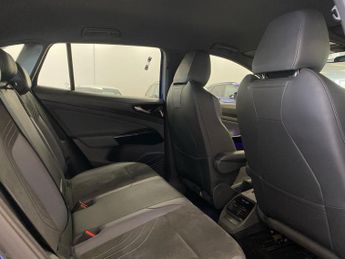 VOLKSWAGEN ID.4 Pure 52Kwh Life Suv 5Dr Electric Auto (148 Ps)