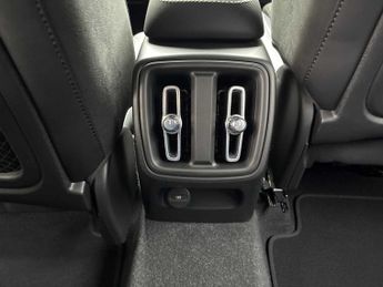 VOLVO XC40 1.5 T3 [163] R Design 5Dr Geartronic