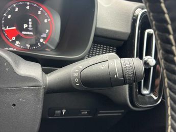 VOLVO XC40 1.5 T3 [163] R Design 5Dr Geartronic